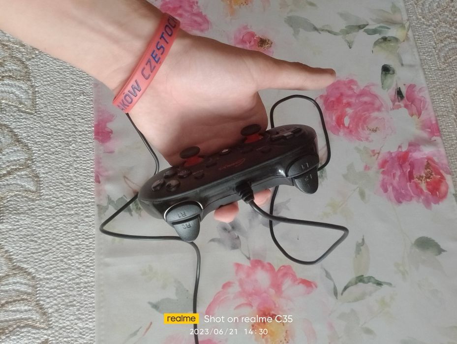 Genesis P65 (pad do gier)