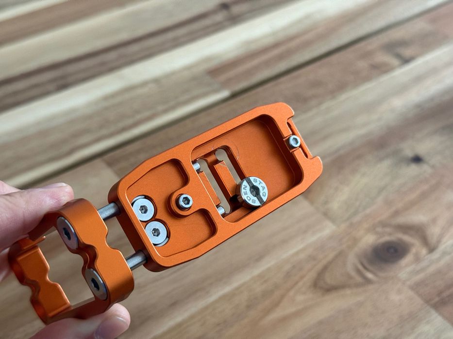 L Bracket universal 3 Legged Thing, Ellie, como nova