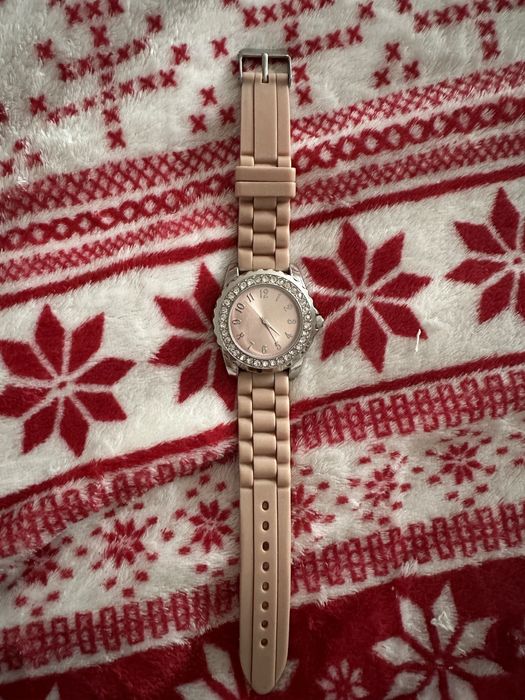 Różowy damski zegarek