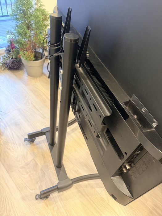 Презентаційна стійка для телевізора 32"- 70"