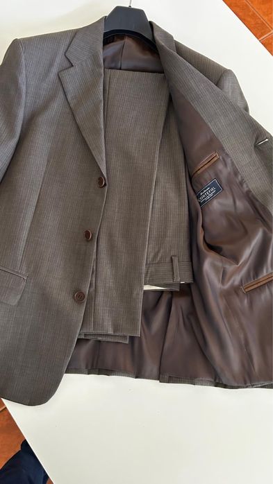 Fato completo calcas e casaco.