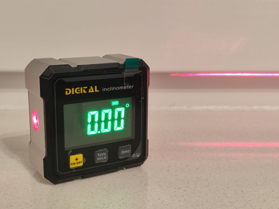 Cyfrowa poziomica laserowa kątomierz