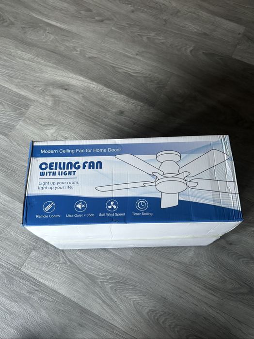 Lampa z wiatrakiem / wentylatorem biala