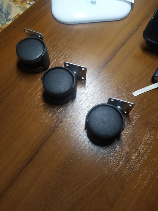 Колеса від офісного стільчика