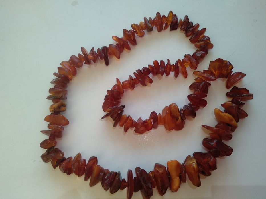 Продам янтарные бусы