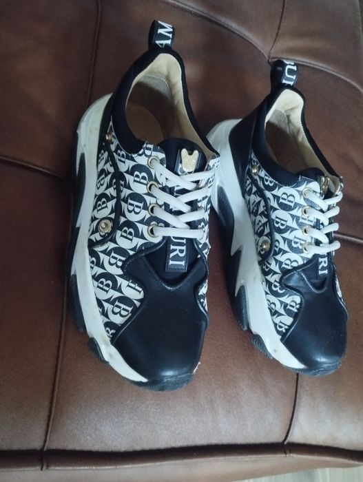 Tênis Bamburi quase novo