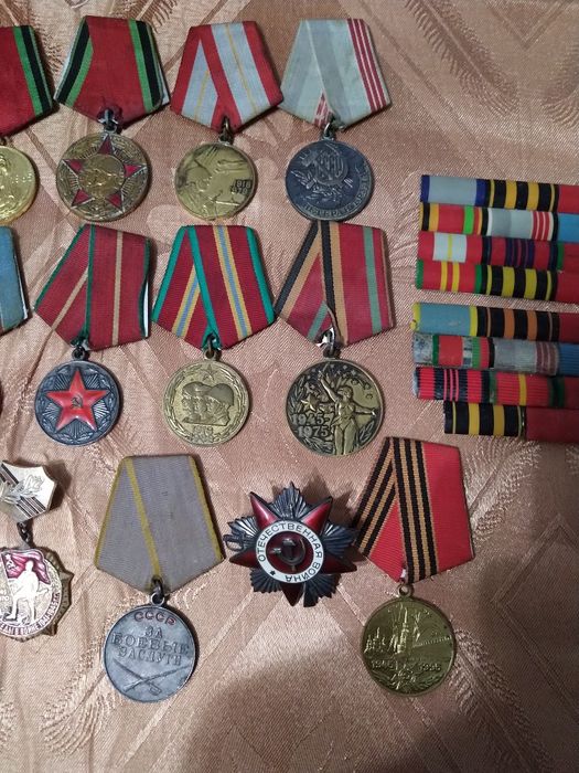 Набор украшений времён СССР.