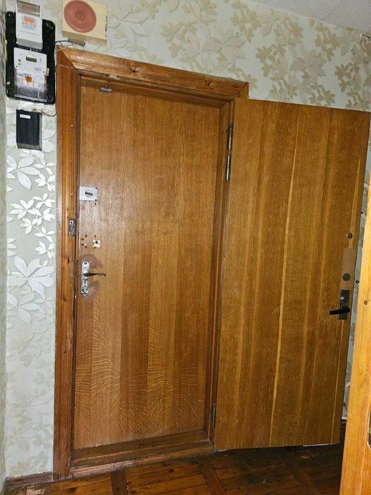 Продам 3 кімнатну квартиру  Лівий  берег вул Калинова  Образцова