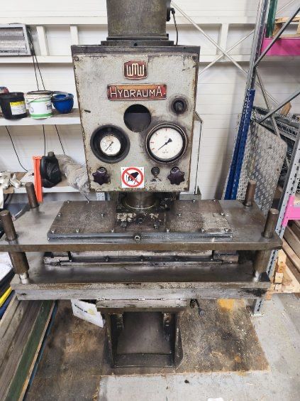 Prasa  VEB Starkstrom