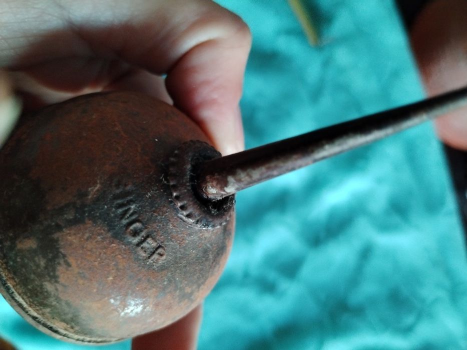 Almotolia Singer Antiga