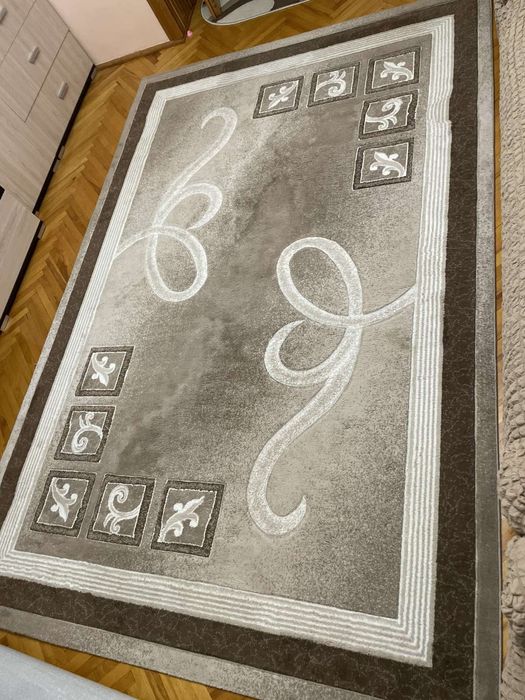 Килим 2/3 метри.