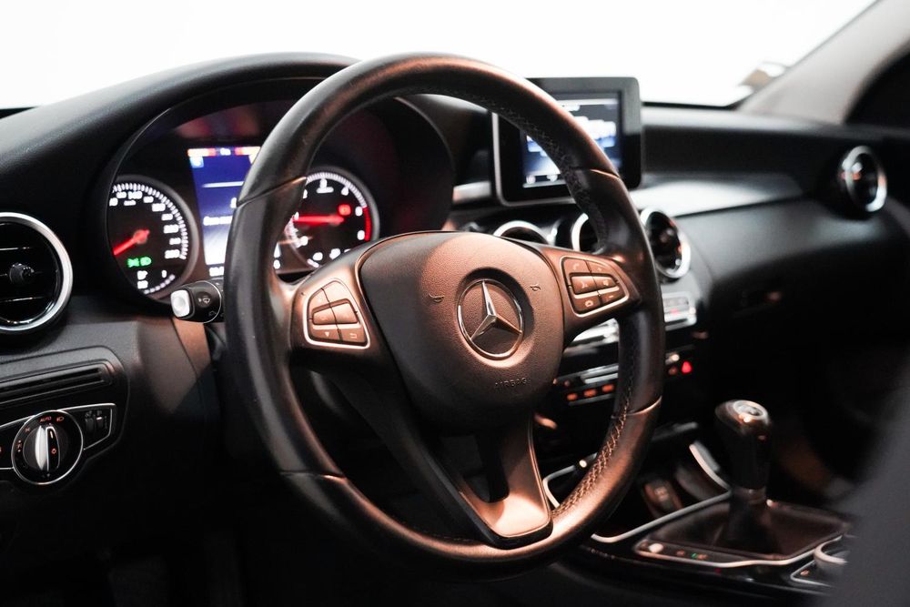 Mercedes-Benz C 200 — fotografia 8