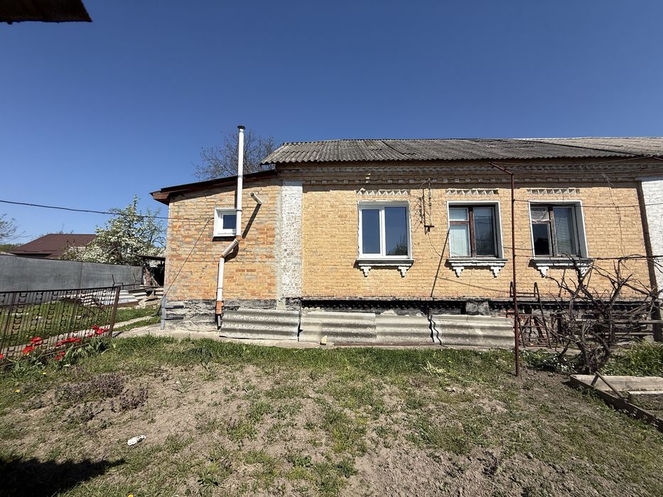 Продам 1/2 частину   Будинку вул Добровольців (р-н стрижень)