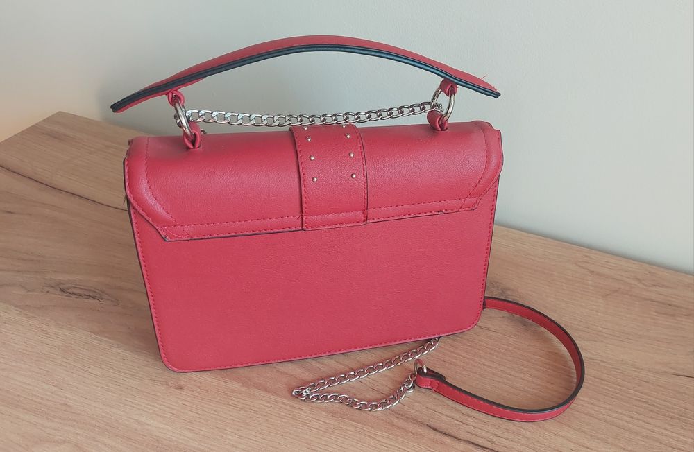 Czerwona torebka cross body Stradivarius