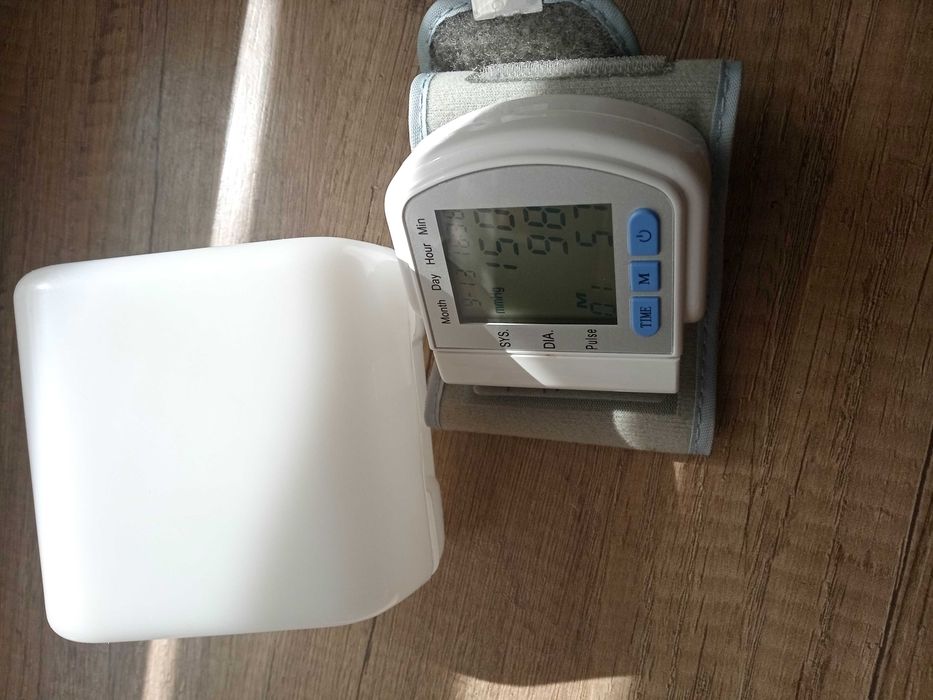Тонометр цифровий на зап'ясті /Automatic Blood Pressure /