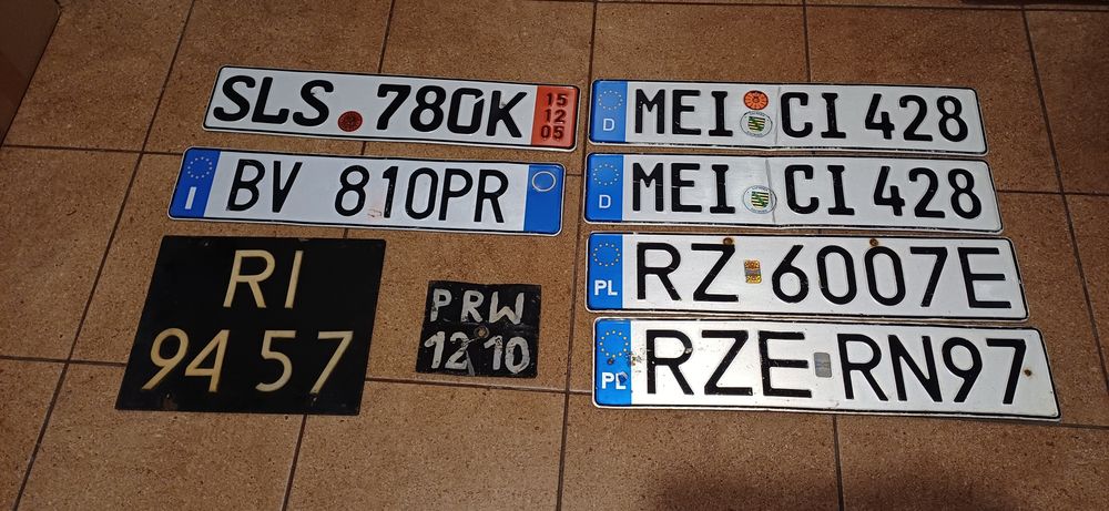 Stare tablice kolekcjonerskie.
