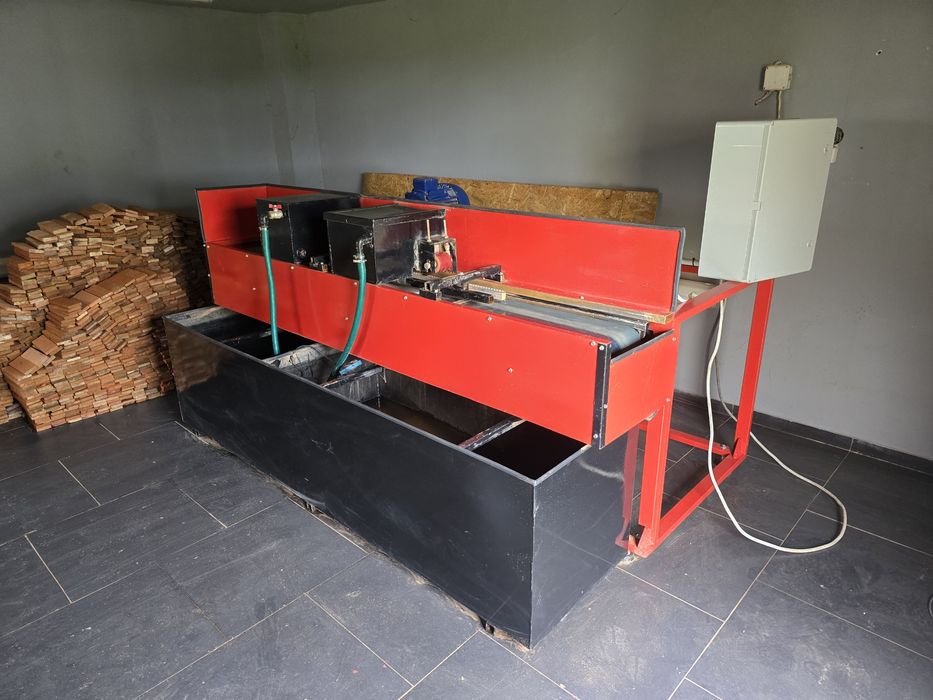 Piła do cegły z taśmociągiem