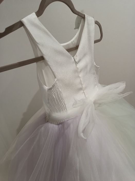 Suknia,  rozmiar 134 .   Na kole.