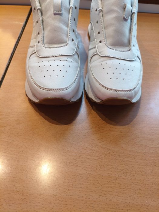 Sprzedam sneakersy skórzane rozmiar 39