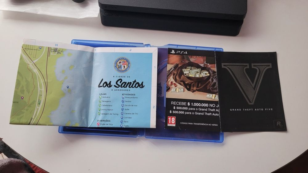 PlayStation 4 + 2 Comandos + GTA V