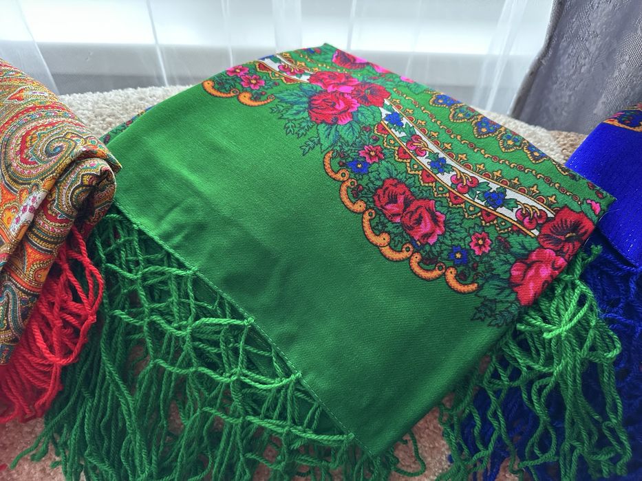 Розподаж  Українська хустка з тороками, бахрамою, парчею