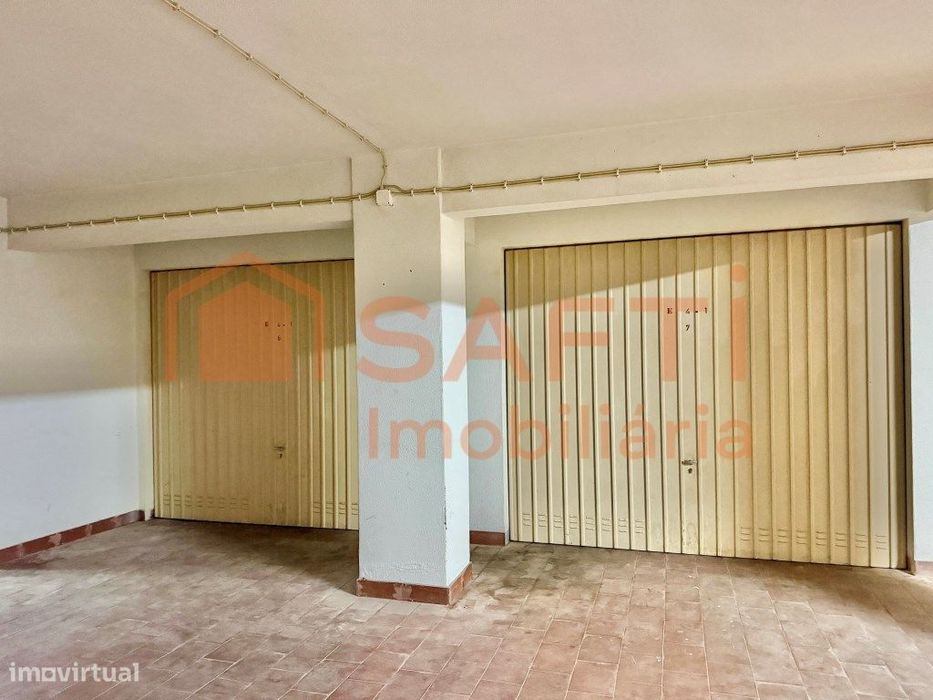 Garagem fechada com 20 m² em Nossa Senhora da Rocha - Porches - Arm...