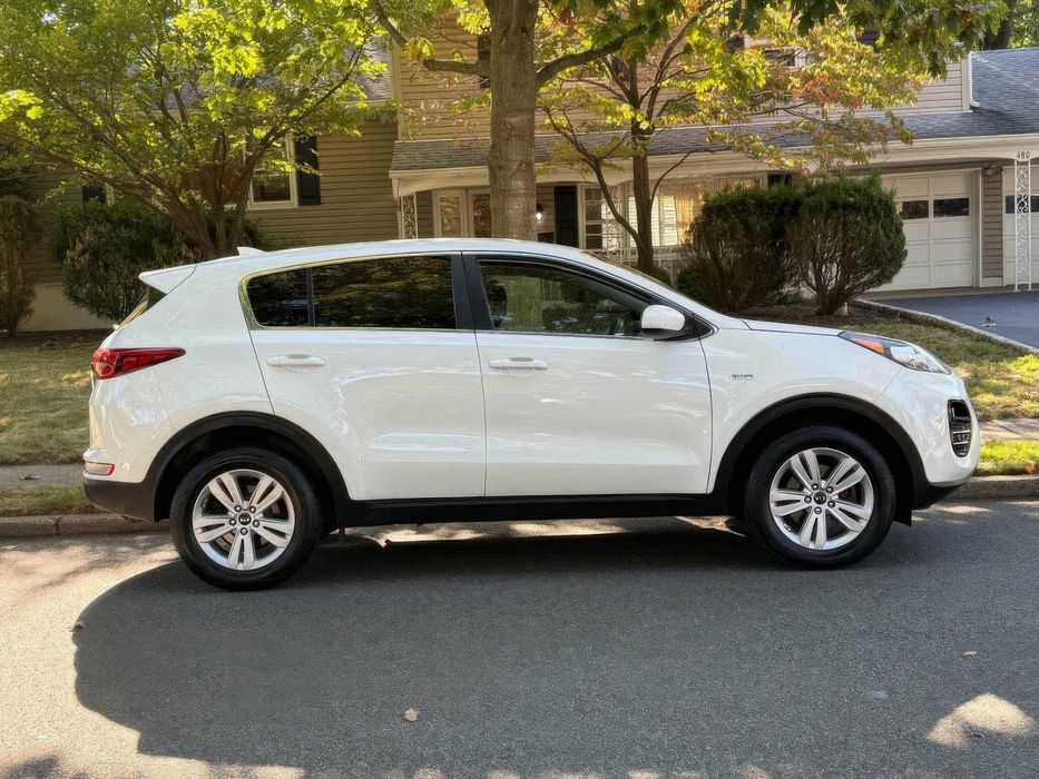 Kia Sportage LX      2018