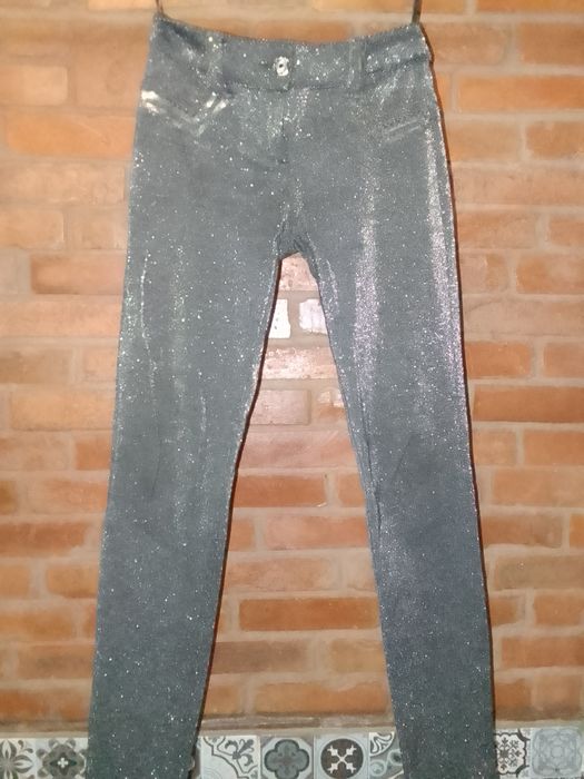Блестящие брюки.