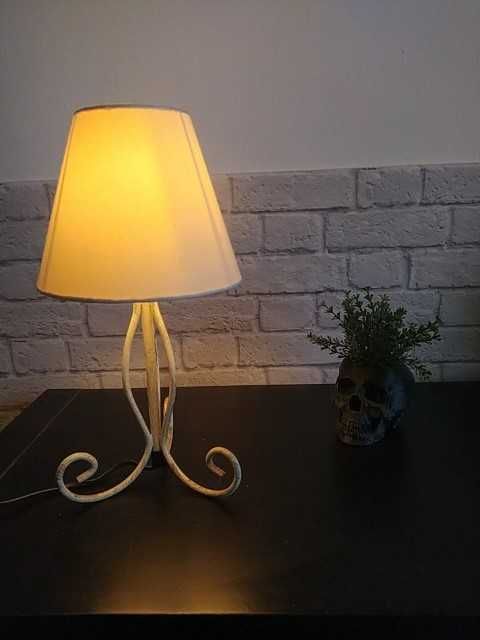 Candeeiro de mesa em ferro