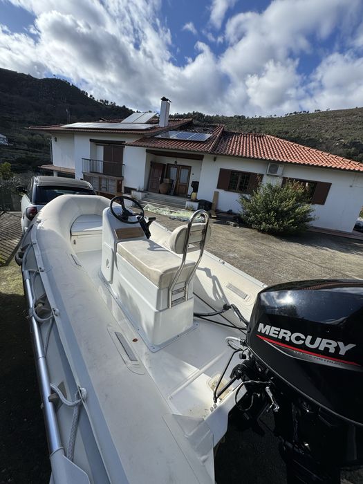 Barco semi rigido com motor mercury 25cv
