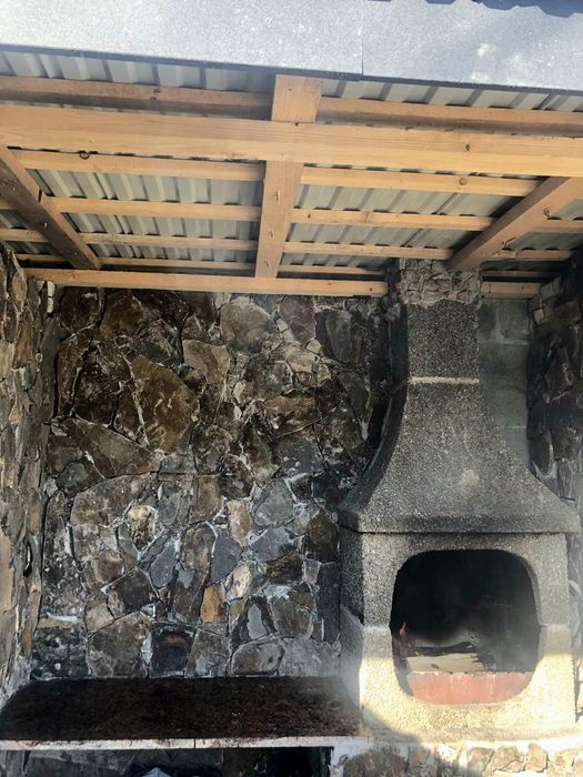 Будиночок з чаном-джакузі та басейном з підігрівом.