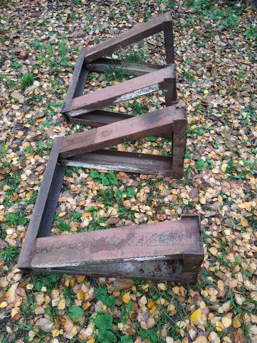 металлические подставки(козлы) 1800 шт.