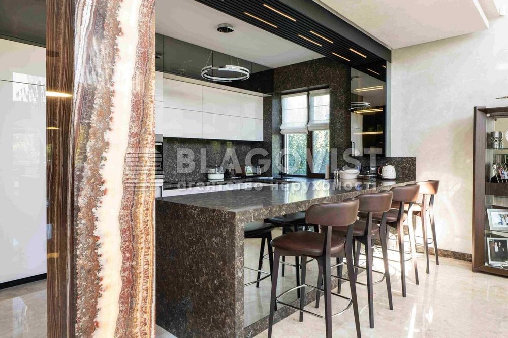 Стоянка БЕЗ % 300м2 Дом с бассейном в закрытом охраняемом КГ