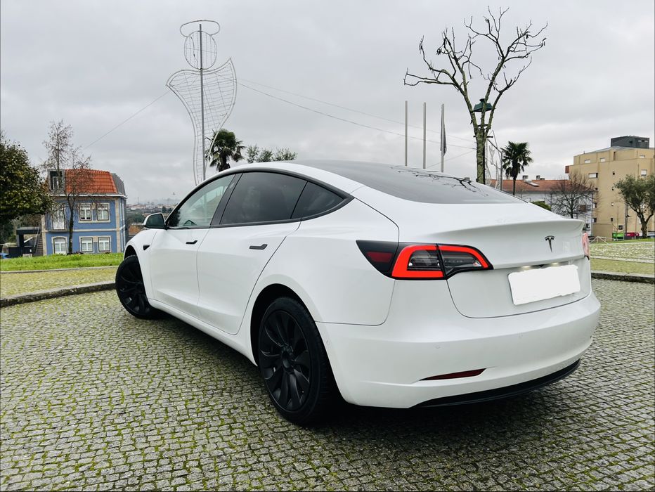 Tesla Model 3  325CV
