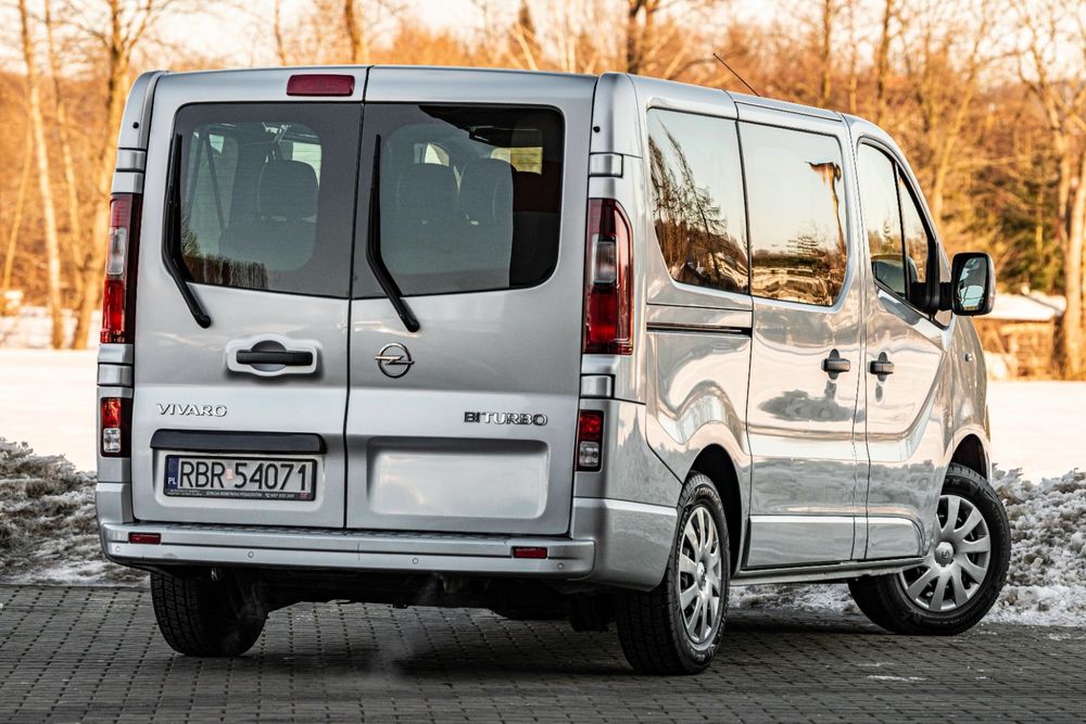 Wynajem busa 9-osobowy OPEL VIVARO 1.6 Turbo