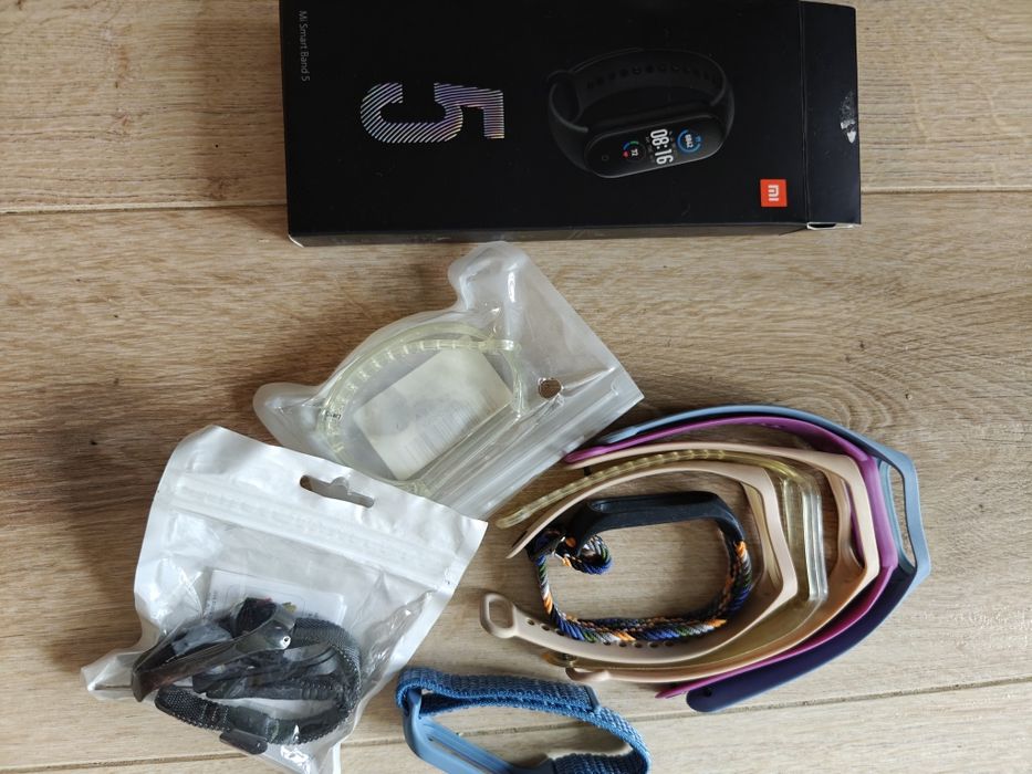 Mi band 5 z opaskami