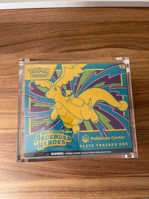Elite Trainer Box Pokémon Center – Ascended Heroes (PKC) + Acrílico (Selada)