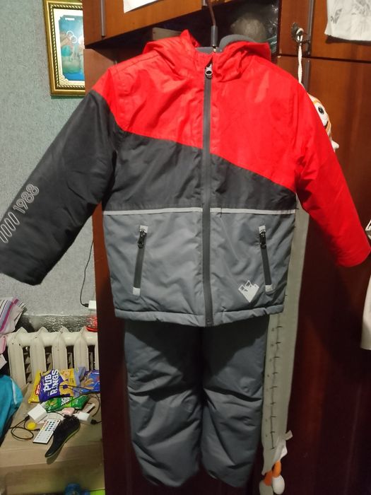 Продам зимовий комбінезон на 3-4 роки