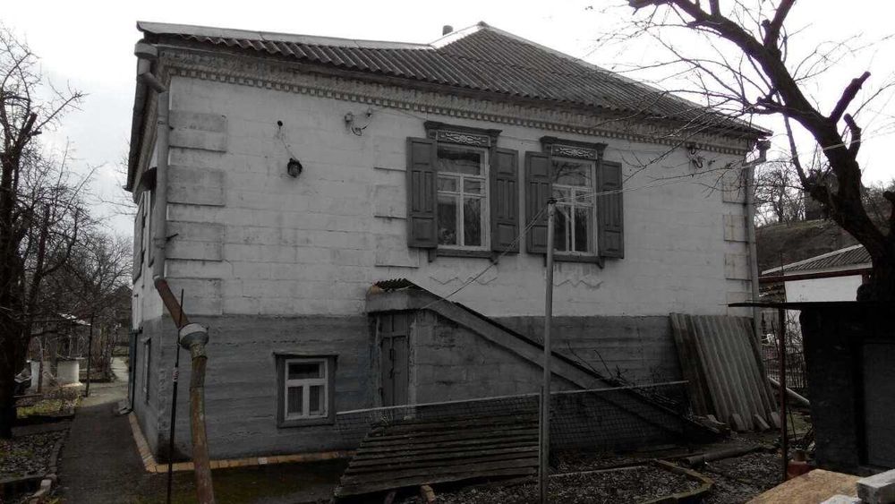 просторный дом с приватизированным участком