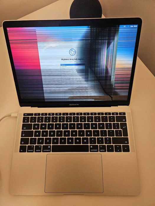 MacBook Pro A1708 uszkodzony ekran