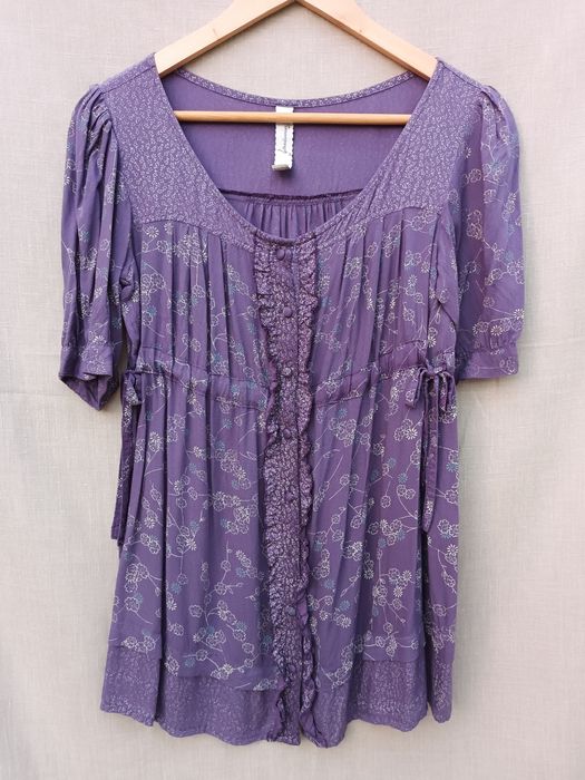 Blusa roxa manga curta