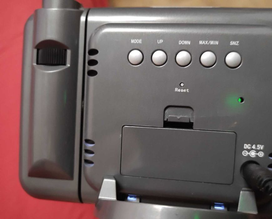 Настольные часы с лазерным проектором и метеостанцией - под ремонт