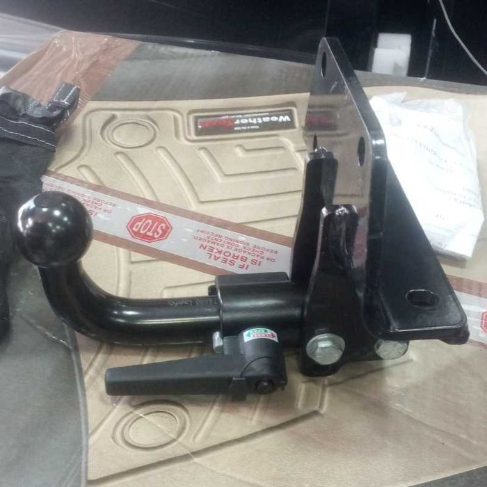 Штатный фаркоп для Toyota в наличии, обычный крюк и вставка