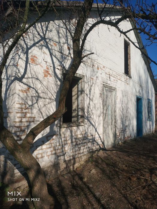 Нежитлова будівля, 1980 року побудови, загальною площею 250 кв. м.,