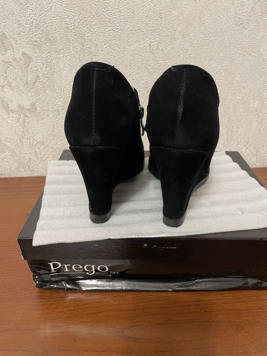 Туфлі замшеві Prego на танкетці р.38