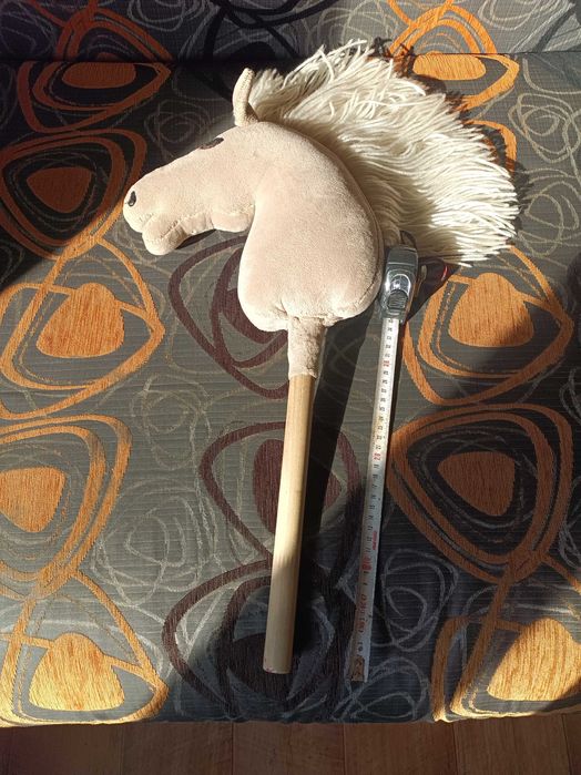Hobby horse  kolor beżowo biały