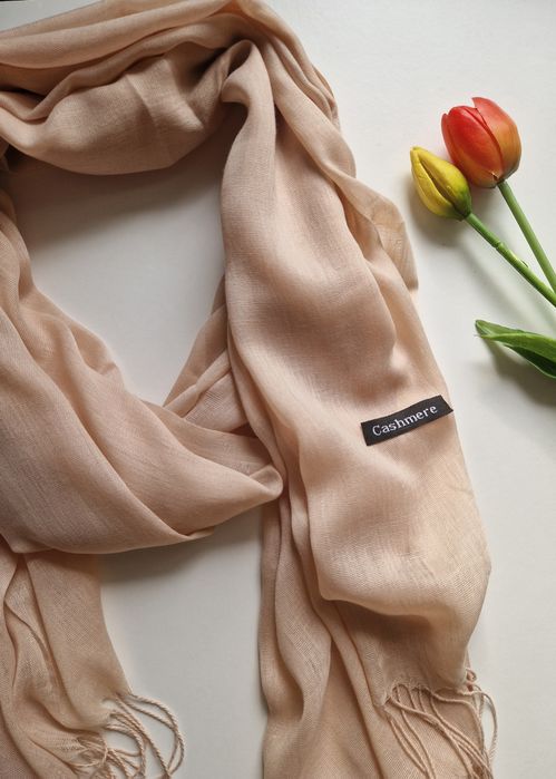 Beżowy szalik Cashmere, elegancki, klasyczny, casualowy na codzień