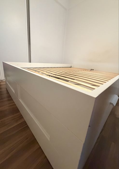 Cama de casal com 4 gavetas