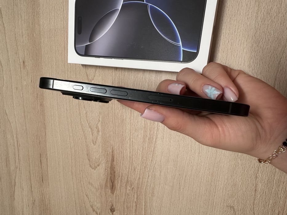 iPhone 16 pro IDEALNY STAN