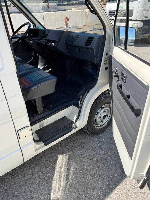 Renault Trafic 1986 com nova inspeção